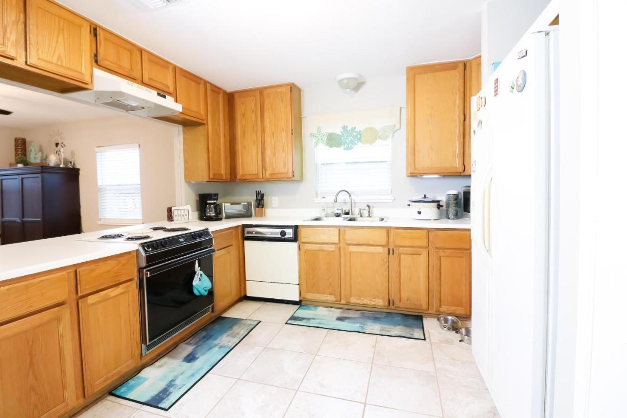 Sunny Daze Walk To Beach 2 Decks Pet Friendly Has A Mini Bar Galveston Exterior photo
