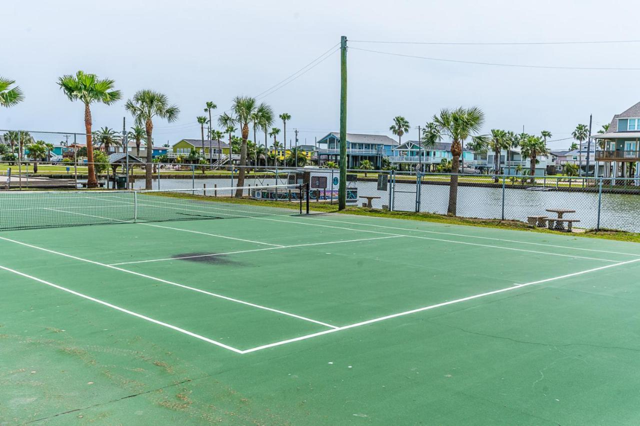Sunny Daze Walk To Beach 2 Decks Pet Friendly Has A Mini Bar Galveston Exterior photo
